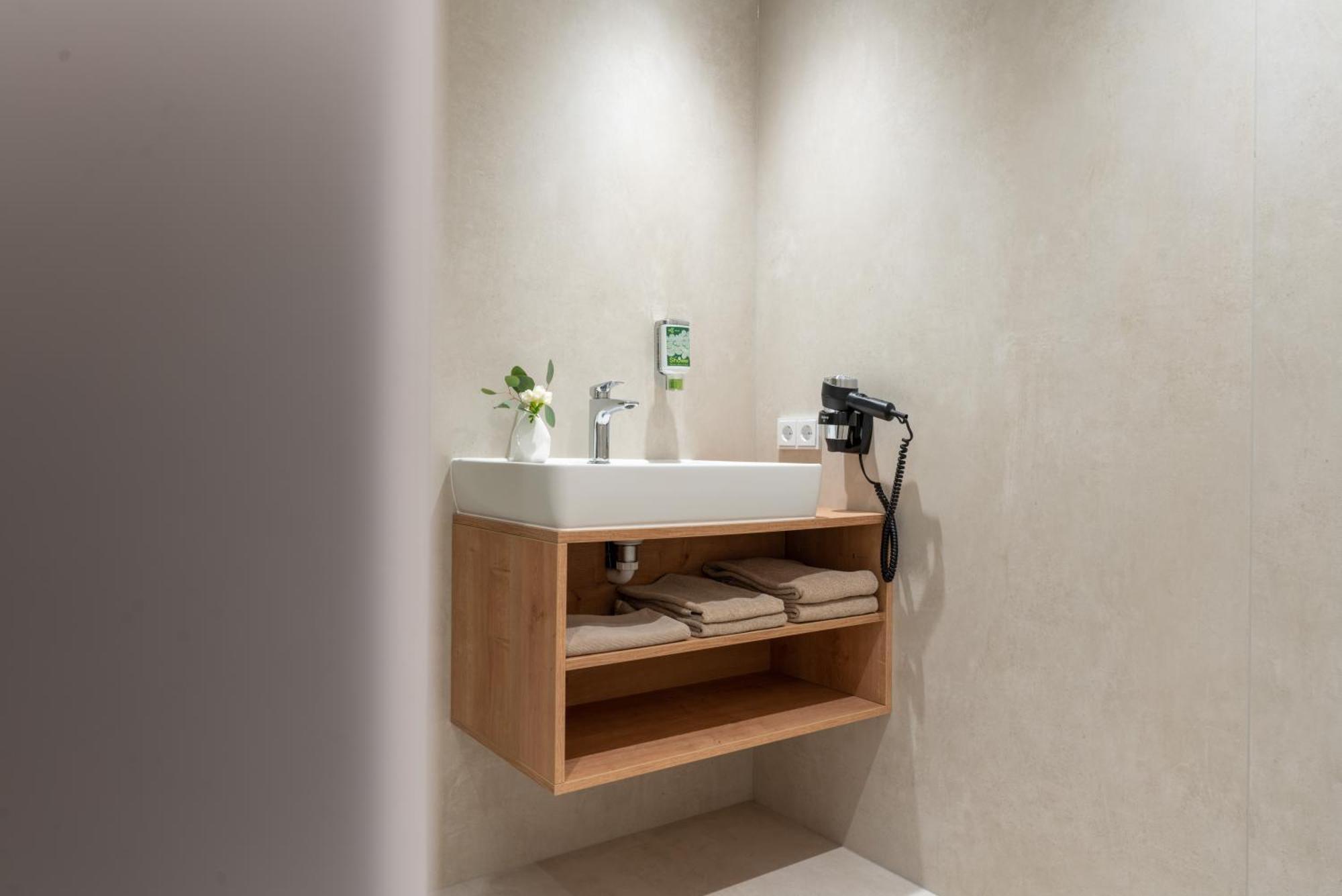 Eee Hotel Eberstalzell מראה חיצוני תמונה
